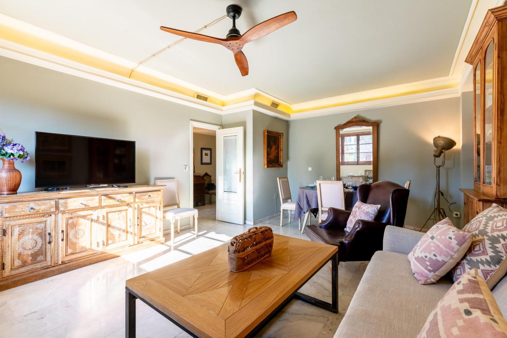 Apartamento Sf Con Balcones Con Vistas Al Alfonso Xiii Y A La Universidad *